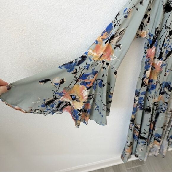 Umgee Mint Sage Floral Bell Sleeve Kimono Open Front Boho Size S - Picture 2 of 7